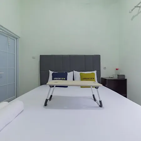 Urbanview Hotel Nakasya Burangrang